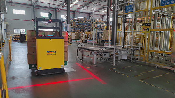 Pallet-moving and picking Automated Guided Vehicle