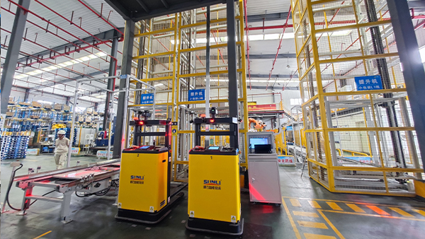 Pallet-moving and picking Automated Guided Vehicle