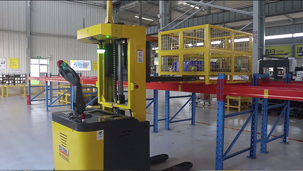 Pallet-moving and picking Automated Guided Vehicle