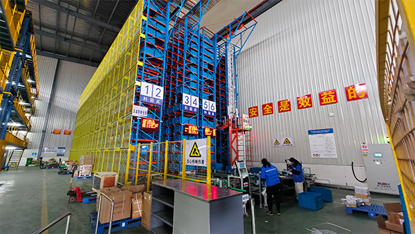 Light-load container stacker crane