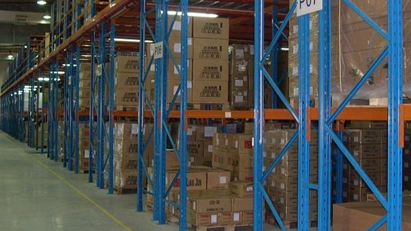 Mezzanine-style shelving