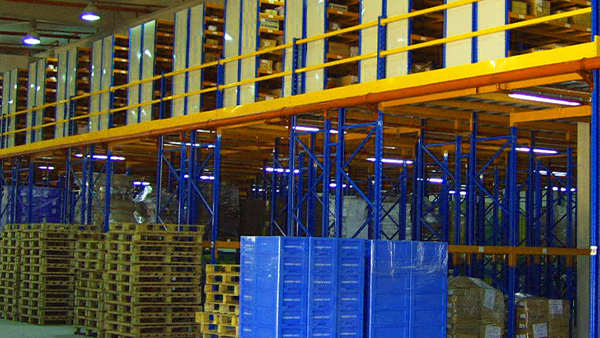 Mezzanine-style shelving
