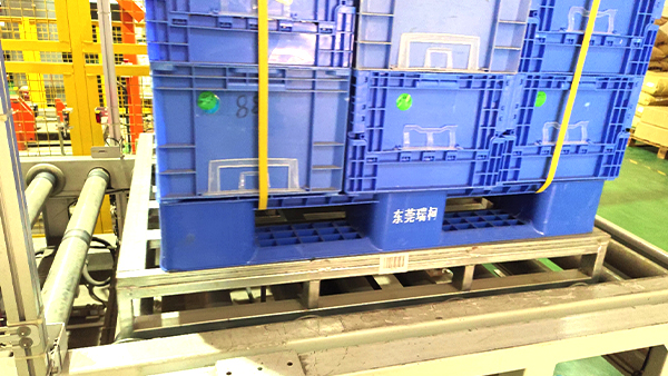 Steel pallets