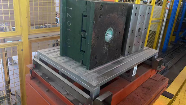 Steel pallets