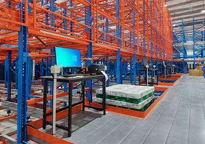 Pallet-to-person selection scheme