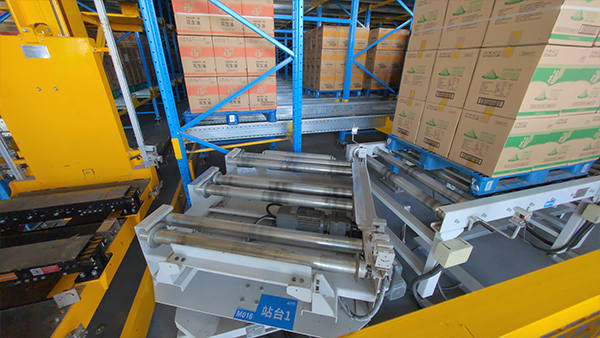 Conveyor reversing machine